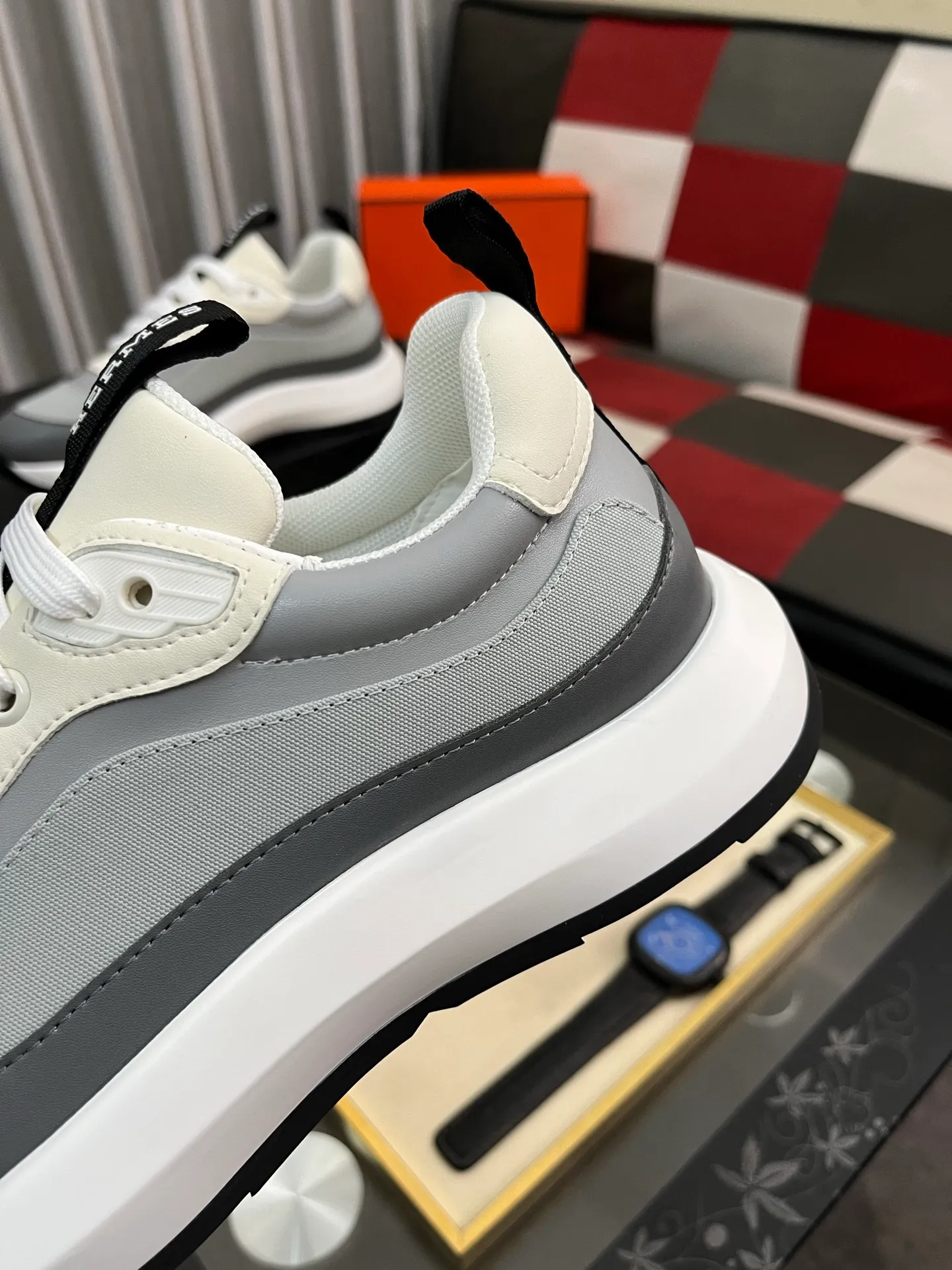 Men's shoes 💰458⌚️⌚️[hermes] Hermès men's fashionable sports shoes, carefully built as an international brand. This casual shoe combines high-quality fabrics and exquisite craftsmanship. It integrates simple and unique design style to interpret the brand's luxurious beauty in a low-key manner. The upper is made of original fabric with a first layer of suede. The layered design has distinct lines on the upper and a lightweight rubber outsole. Light luxury style, the details exude a dynamic masculine atmosphere, elegant and mainstream, size: 38-442️⃣colors available